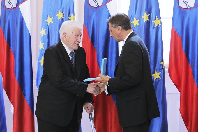 Predsednik republike Borut Pahor je vročil državno odlikovanje red za zasluge Aleksandru Dopliharju